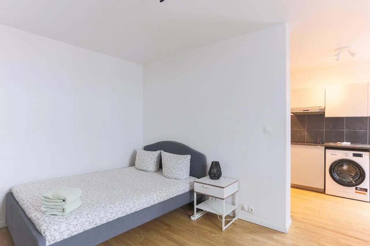 Rodier Cozy Flat Paris 0*,  França